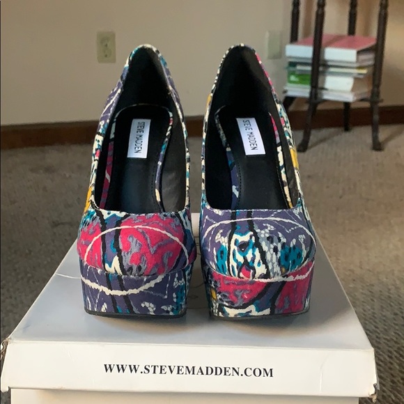 Steve Madden Wedge heel! - Picture 2 of 6